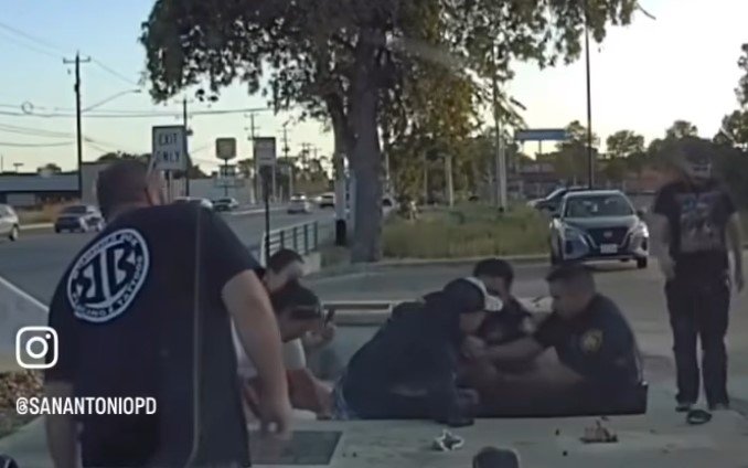 San Antonio Citizens Commended for Bravery in Assisting Officer During Struggle>