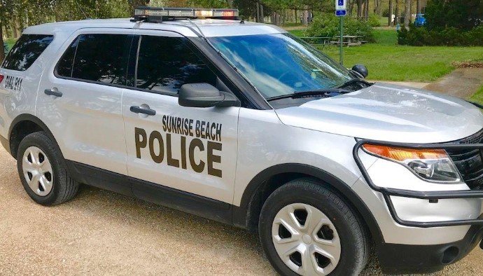 High-Speed Pursuit Ends in Arrest and Passenger's Voluntary Surrender in Sunrise Beach, Texas>